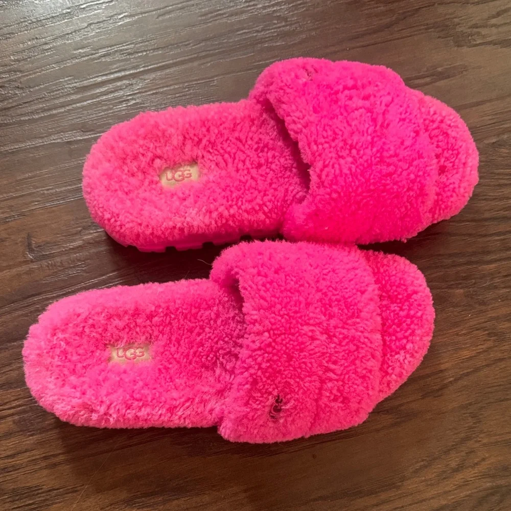 UGG Hot Pink Fluff Slide Slippers, Like New, Sz 8 - Picture 4 of 11
